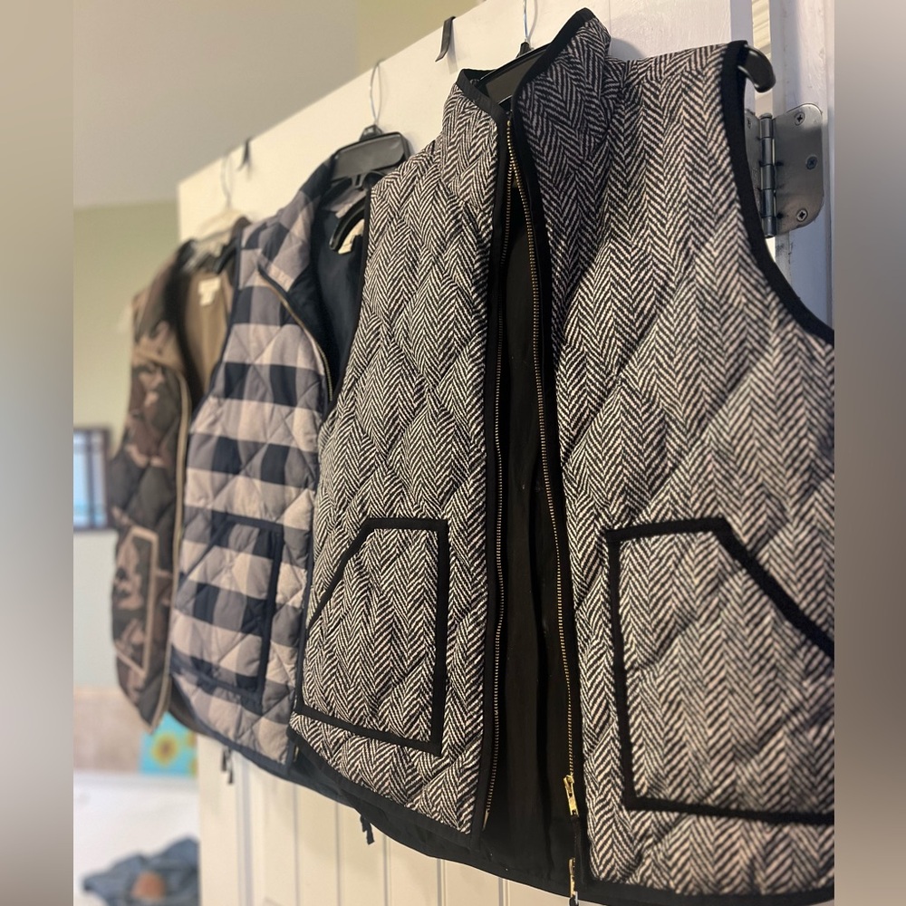 Three J Crew zip up puff vests size small - Picture 3 of 6